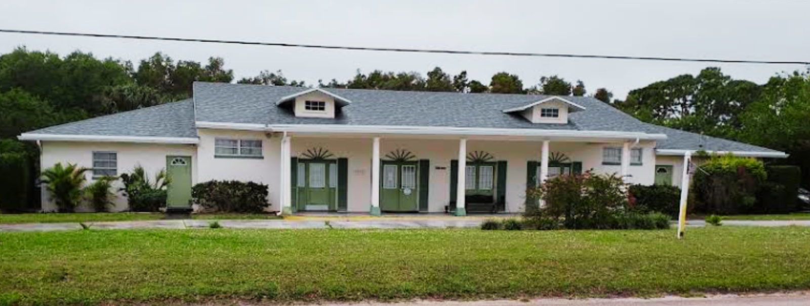 Exterior view of Islamic Center of the Treasure Coast Jensen Beach building